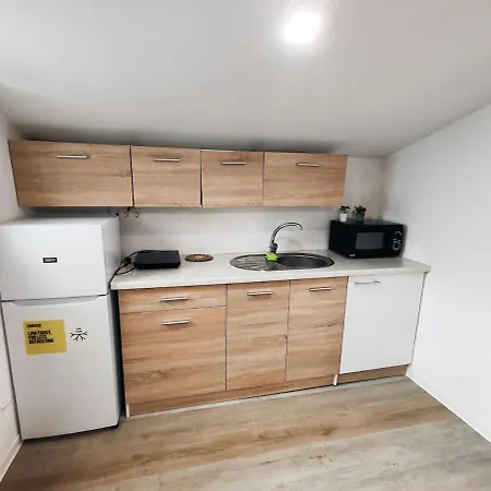 Apartment Sandy For 2 Near Centre